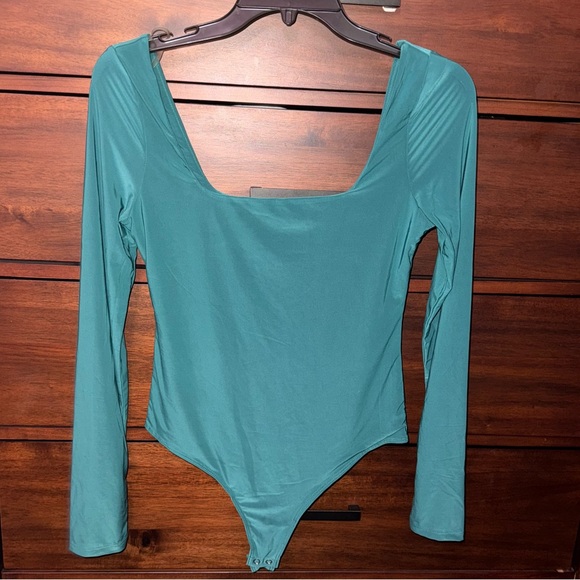 POPULAR 21 | Green Square Neck Bodysuit - Picture 4 of 4